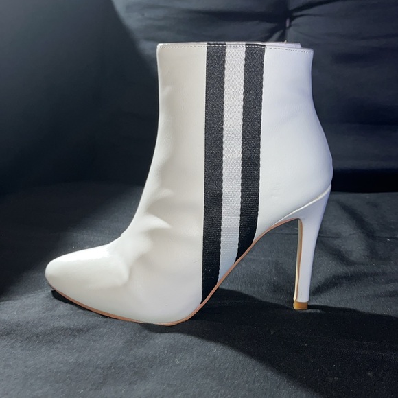 Heels - Picture 2 of 7